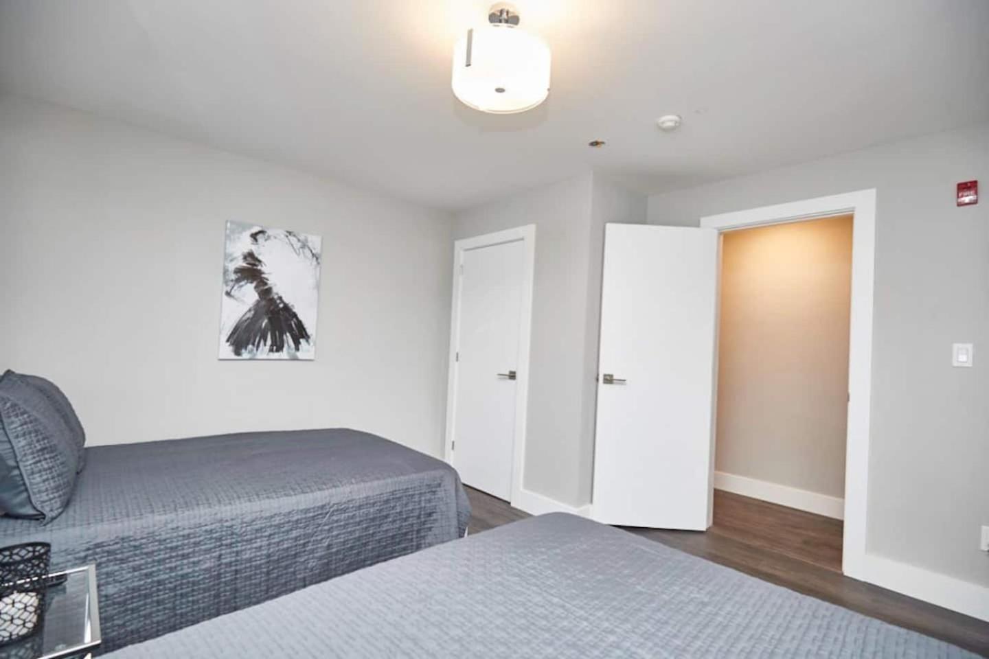 Clifton Hill Hideaway 2B -Two Bedroom Condo Niagara-Fälle Exterior foto