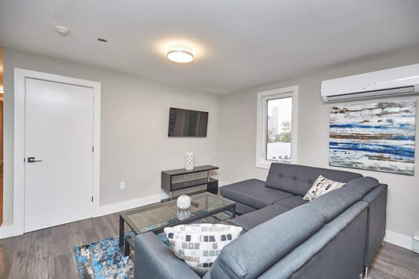 Clifton Hill Hideaway 2B -Two Bedroom Condo Niagara-Fälle Exterior foto